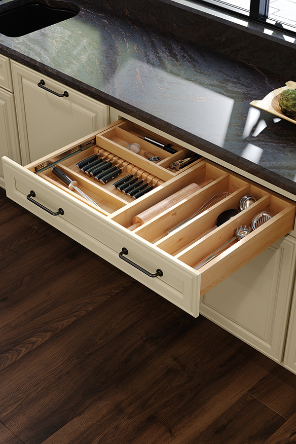 /file/media/midcontinent/products/cabinet_interiors/2026/twotieredcutlery042pntcyts.jpg