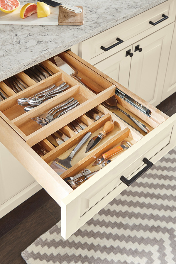 /file/media/midcontinent/products/cabinet_interiors/3tieredcutlerydrwrmcoc.jpg