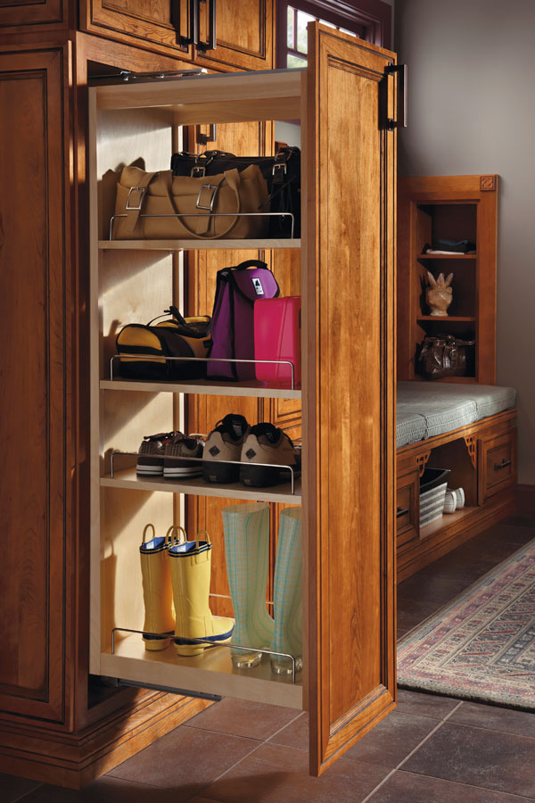 /file/media/midcontinent/products/cabinet_interiors/4pantrypoutcwks.jpg