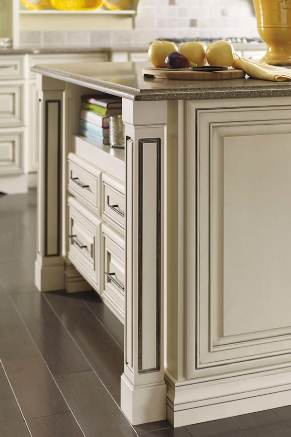 /file/media/midcontinent/products/mouldings_accents/3legcosmomcocgsm.jpg