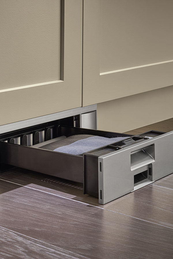 /file/media/midcontinent/products/specialty_cabinets/3sweepawaymegra2.jpg